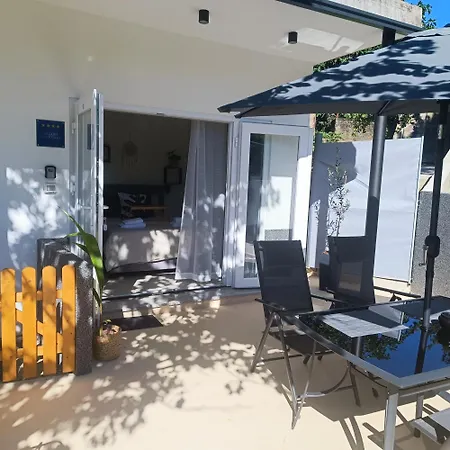 דירה Cozy With Terrace + Free Parking